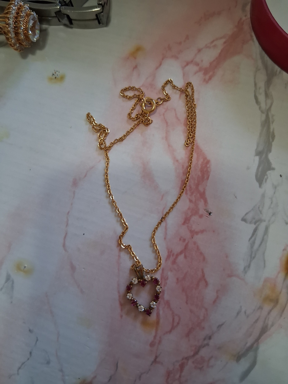 Vintage Source Unknown Gold-Tone Necklace with Red & Clear Heart Charm - Picture 2 of 3